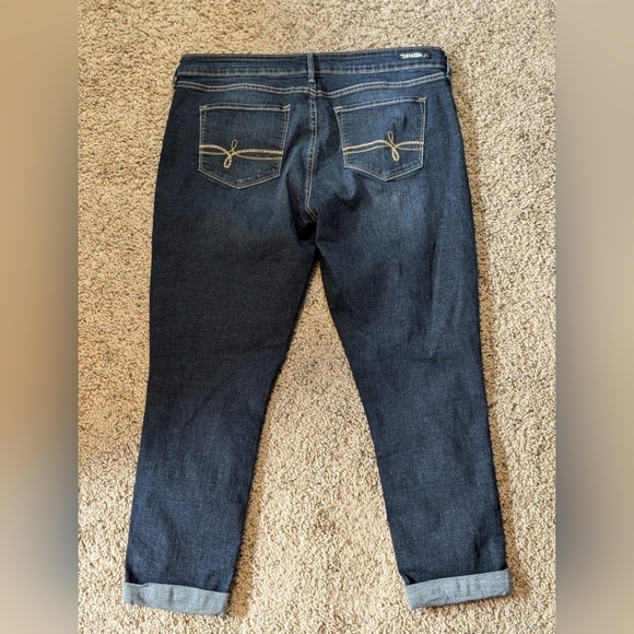 Levi's Denizen low-rise boyfriend cropped roll cuff jeans - Picture 5 of 10